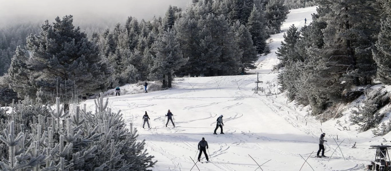Lockdown: Οι ημερομηνίες «κλειδιά» για άνοιγμα χιονοδρομικών, Γυμνασίων-Λυκείων & εστίασης